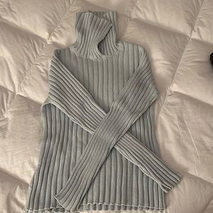 Banana Republic sweater ( baby blue) Good condition